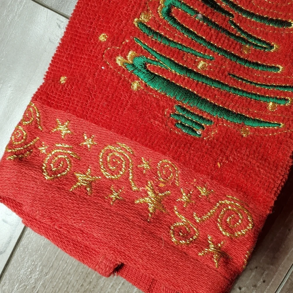 NWT HOME for the Holidays 2pc Christmas Tree Fingertip Towel Bundle Red Green